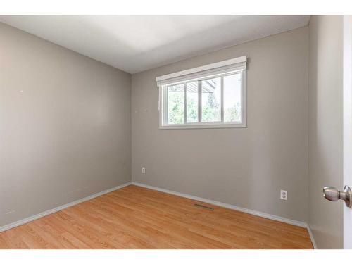 2614 21 Avenue South, Lethbridge, AB - Indoor Photo Showing Other Room