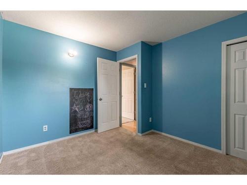 2614 21 Avenue South, Lethbridge, AB - Indoor Photo Showing Other Room