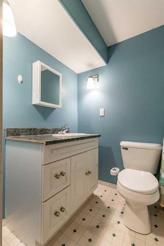 2614 21 Avenue South, Lethbridge, AB - Indoor Photo Showing Bathroom