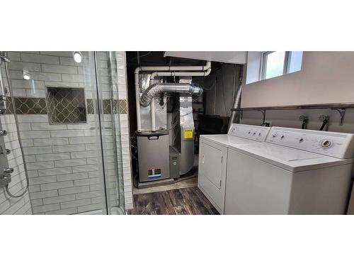 905 16 Street North, Lethbridge, AB - Indoor Photo Showing Laundry Room