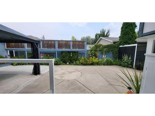 905 16 Street North, Lethbridge, AB - Outdoor