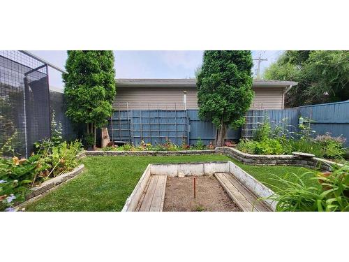 905 16 Street North, Lethbridge, AB - Outdoor