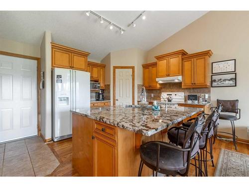 82 St James Crescent North, Lethbridge, AB - Indoor Photo Showing Kitchen