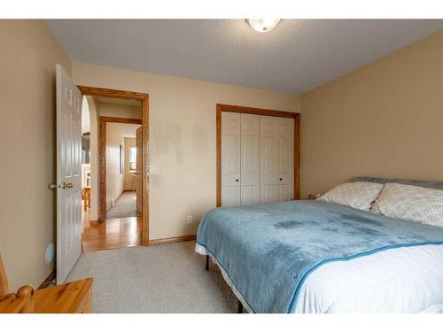 82 St James Crescent North, Lethbridge, AB - Indoor Photo Showing Bedroom