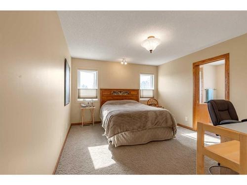 82 St James Crescent North, Lethbridge, AB - Indoor Photo Showing Bedroom