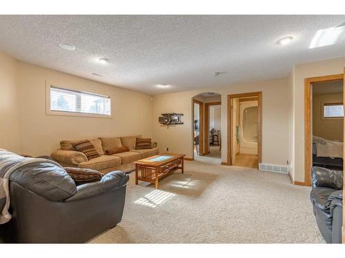 82 St James Crescent North, Lethbridge, AB - Indoor