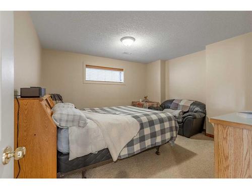 82 St James Crescent North, Lethbridge, AB - Indoor Photo Showing Bedroom