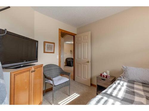 82 St James Crescent North, Lethbridge, AB - Indoor Photo Showing Bedroom