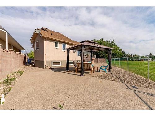 82 St James Crescent North, Lethbridge, AB - Outdoor