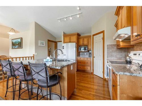 82 St James Crescent North, Lethbridge, AB - Indoor Photo Showing Kitchen With Double Sink