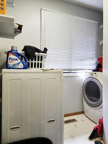 2008 Palm Road South, Lethbridge, AB - Indoor Photo Showing Laundry Room