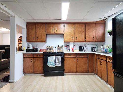 2008 Palm Road South, Lethbridge, AB - Indoor Photo Showing Kitchen