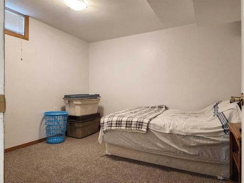 2008 Palm Road South, Lethbridge, AB - Indoor Photo Showing Bedroom