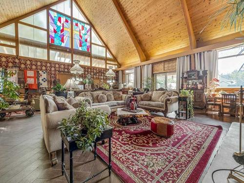 208 3 Street, Warner, AB - Indoor Photo Showing Living Room