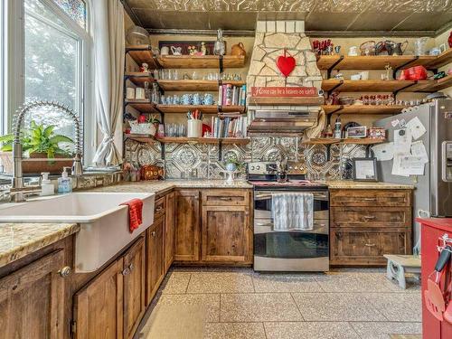 208 3 Street, Warner, AB - Indoor Photo Showing Kitchen