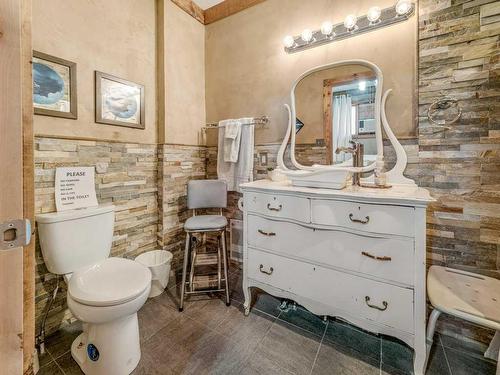 208 3 Street, Warner, AB - Indoor Photo Showing Bathroom