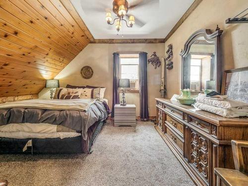 208 3 Street, Warner, AB - Indoor Photo Showing Bedroom