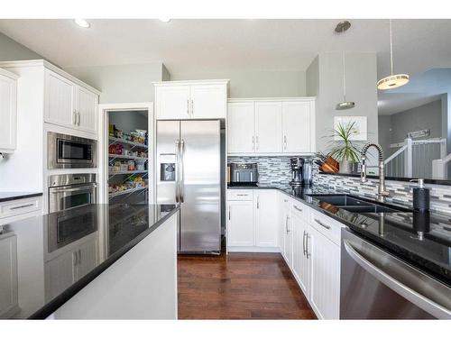 526 Twinriver Road West, Lethbridge, AB - Indoor Photo Showing Kitchen With Double Sink With Upgraded Kitchen