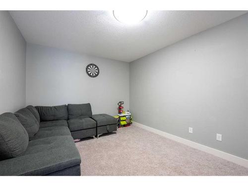 526 Twinriver Road West, Lethbridge, AB - Indoor Photo Showing Living Room