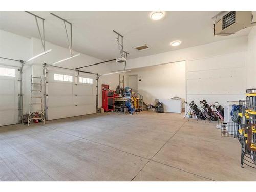 327 Prairie Garden Way South, Lethbridge, AB - Indoor Photo Showing Garage