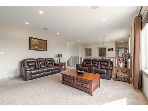 327 Prairie Garden Way South, Lethbridge, AB - Indoor Photo Showing Living Room