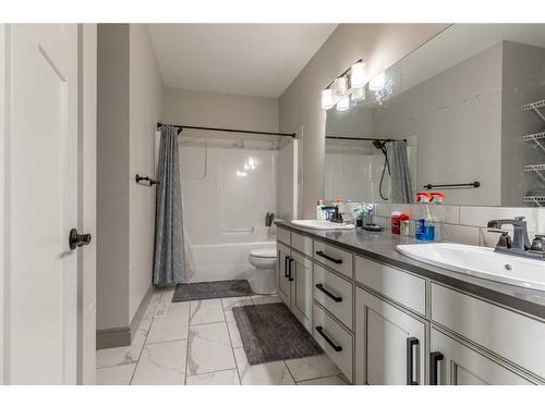 327 Prairie Garden Way South, Lethbridge, AB - Indoor Photo Showing Bathroom