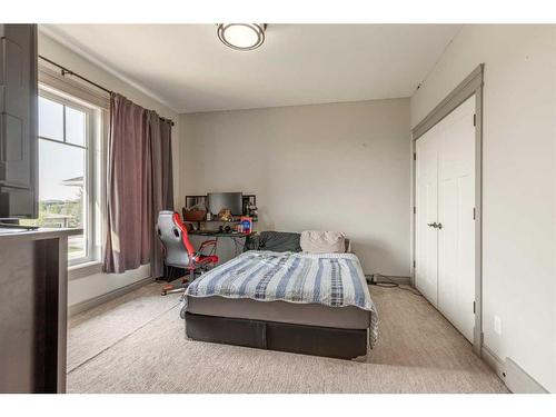 327 Prairie Garden Way South, Lethbridge, AB - Indoor Photo Showing Bedroom