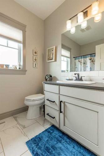 327 Prairie Garden Way South, Lethbridge, AB - Indoor Photo Showing Bathroom