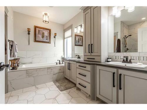 327 Prairie Garden Way South, Lethbridge, AB - Indoor Photo Showing Bathroom