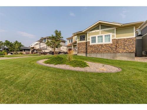 327 Prairie Garden Way South, Lethbridge, AB - Outdoor