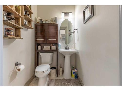 327 Prairie Garden Way South, Lethbridge, AB - Indoor Photo Showing Bathroom