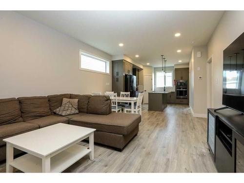 995 Miners Boulevard West, Lethbridge, AB - Indoor Photo Showing Living Room