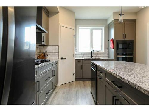 995 Miners Boulevard West, Lethbridge, AB - Indoor Photo Showing Kitchen