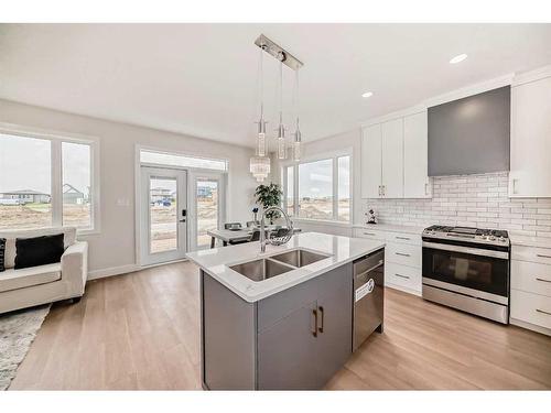 812 Devonia Circle West, Lethbridge, AB - Indoor Photo Showing Kitchen With Double Sink With Upgraded Kitchen