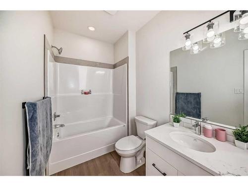 812 Devonia Circle West, Lethbridge, AB - Indoor Photo Showing Bathroom