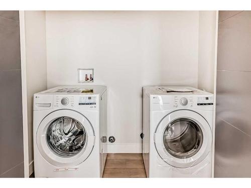 812 Devonia Circle West, Lethbridge, AB - Indoor Photo Showing Laundry Room