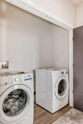 812 Devonia Circle West, Lethbridge, AB - Indoor Photo Showing Laundry Room