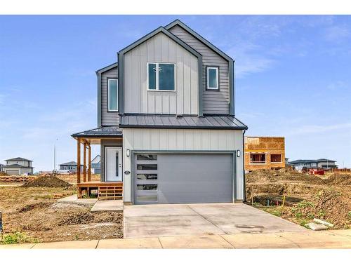 812 Devonia Circle West, Lethbridge, AB - Outdoor