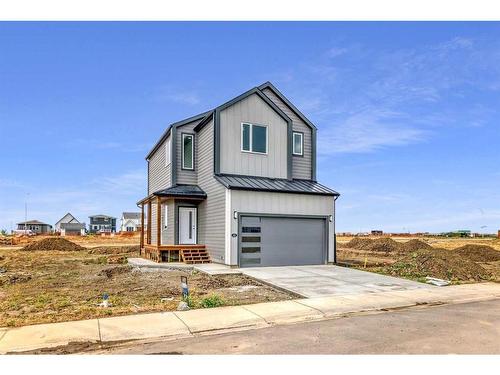 812 Devonia Circle West, Lethbridge, AB - Outdoor