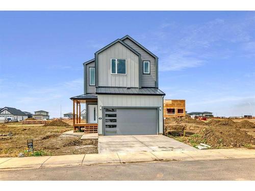 812 Devonia Circle West, Lethbridge, AB - Outdoor