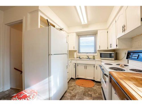 1110 18A Street North, Lethbridge, AB - Indoor Photo Showing Kitchen With Double Sink