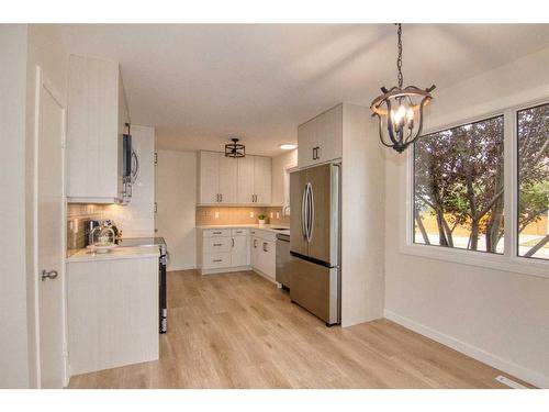 1805 17A Street South, Lethbridge, AB - Indoor Photo Showing Kitchen