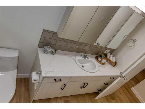 1805 17A Street South, Lethbridge, AB - Indoor Photo Showing Bathroom