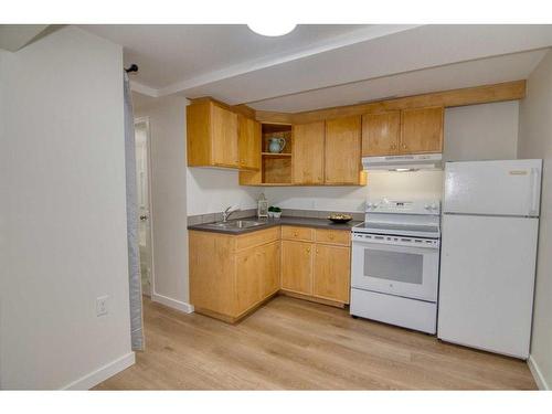 1805 17A Street South, Lethbridge, AB - Indoor Photo Showing Kitchen