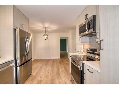 1805 17A Street South, Lethbridge, AB - Indoor Photo Showing Kitchen