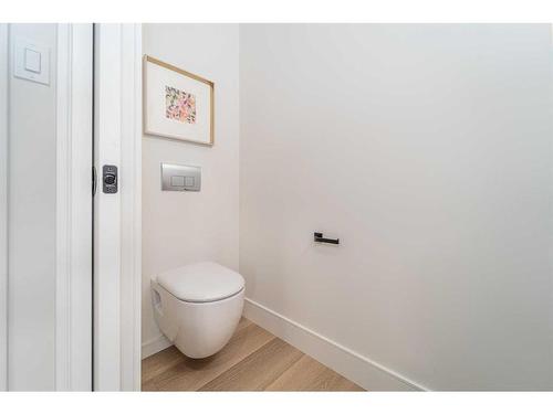 53 Goldenrod Place West, Lethbridge, AB - Indoor Photo Showing Bathroom