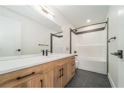 53 Goldenrod Place West, Lethbridge, AB - Indoor Photo Showing Bathroom