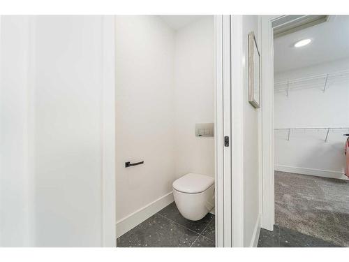 53 Goldenrod Place West, Lethbridge, AB - Indoor Photo Showing Bathroom