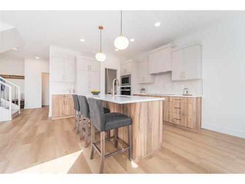 745 Violet Place West, Lethbridge, AB - Indoor Photo Showing Kitchen With Upgraded Kitchen