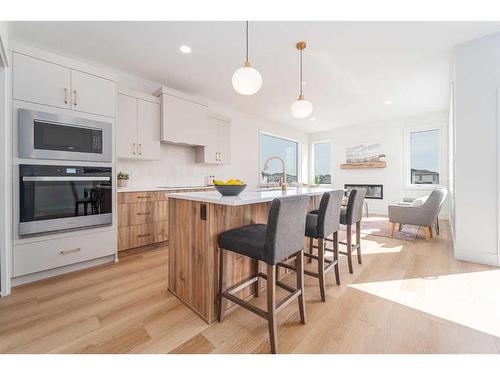 745 Violet Place West, Lethbridge, AB - Indoor Photo Showing Kitchen With Upgraded Kitchen